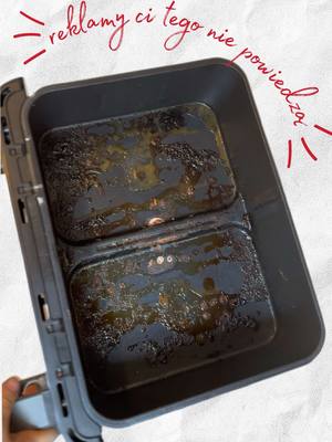 Airfryer w reklamie zawsze wygląda idealnie. W realnym życiu – już niekoniecznie. Gotowanie w airfryer jest szybkie i wygodne, ale późniejsze mycie dużego kosza już do przyjemnych nie należy. Zapieczony tłuszcz, nieporęczna szuflada i mały zlew to połączenie, które powoduje wodę rozchlapaną dookoła. Airfryer Mova AeroChef FD20 pro jest super, bo jest duży, ale przy czyszczeniu jest to jego wada. Po pełną recenzje zapraszam na TechRodzinka.pl #creatorsearchinsights #airfryercleaning #kitchenhacks Airfryer w reklamie zawsze wygląda idealnie. W realnym życiu – już niekoniecznie. Gotowanie w airfryer jest szybkie i wygodne, ale późniejsze mycie dużego kosza już do przyjemnych nie należy. Zapieczony tłuszcz, nieporęczna szuflada i mały zlew to połączenie, które powoduje wodę rozchlapaną dookoła. Airfryer Mova AeroChef FD20 pro jest super, bo jest duży, ale przy czyszczeniu jest to jego wada. Po pełną recenzje zapraszam na TechRodzinka.pl #creatorsearchinsights #airfryercleaning #kitchenhacks